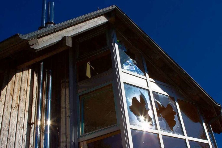 Verlassen und verfallen – das Geisterhaus auf dem Schauinsland (Foto: Carlotta Huber) Verlassen und verfallen – das Geisterhaus auf dem Schauinsland (Foto: Carlotta Huber)