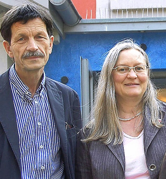 Der Soziologe Ueli Mder und Katrin Distler vom DGB.   | Foto: Baas