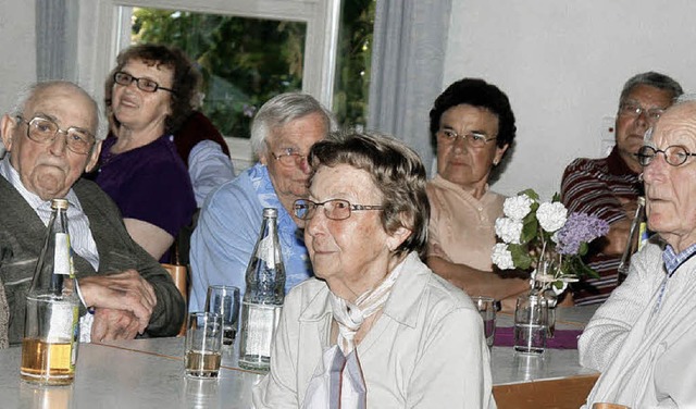 Sie hrten sich mit einem Lcheln den Kinderchor an.   | Foto: Heidi Fssel