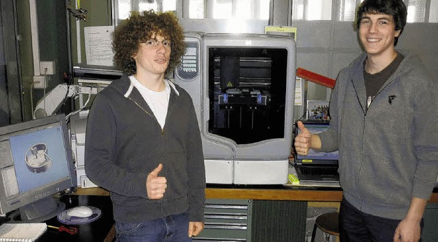 Lukas Mulflur (links) und Johannes Vog...rnster Technik gefertigt werden kann.   | Foto: privat