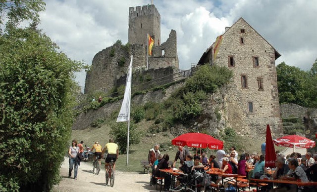 Die Burg Rtteln erwies sich  gestern als Anziehungspunkt fr die Mai-Tour.   | Foto: Heidemarie Wussler