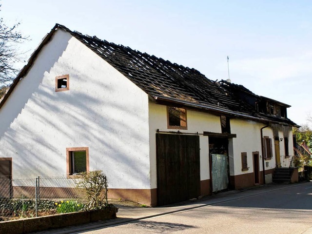 Soll wieder aufgebaut werden: Das abgebrannte Haus an der Selzenstrae in Au  | Foto: Carlotta Huber