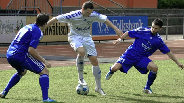 Tanz in den Mai: Der zweifache Btzing...chtzler (links) und Benedikt Dufner.   | Foto: Claus Zimmermann