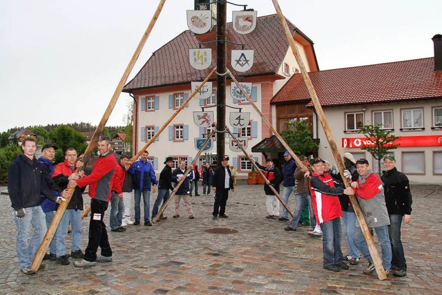 Handwerkermeister aus Grafenhausen bei...ellen auf dem Rathausplatz im Einsatz.  | Foto: Chris Seifried