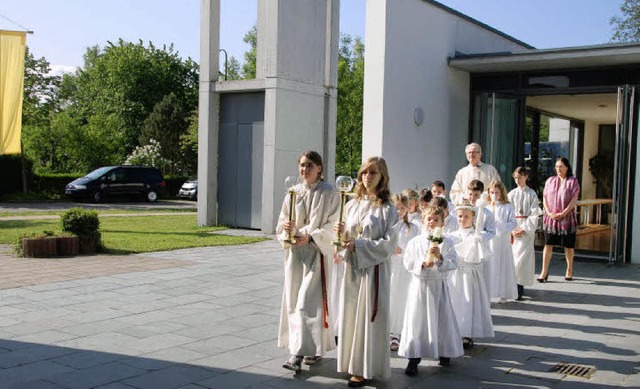 In der Vrstetter Maximilian-Kolbe-Kir...nntag zehn Kinder ihre Erstkommunion.   | Foto: Grttinger