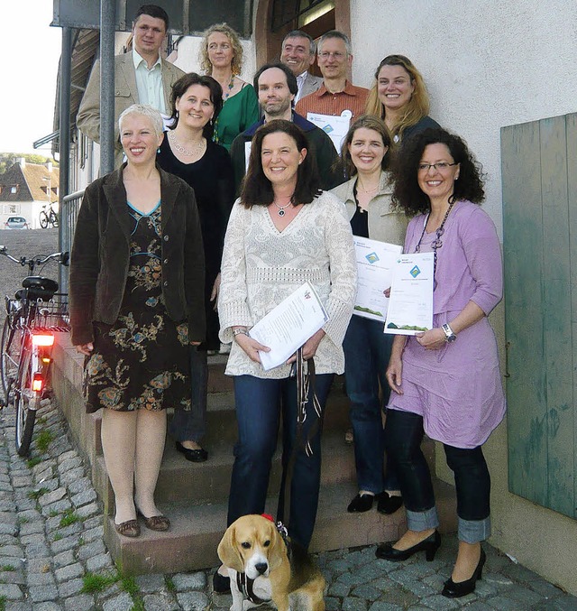 Stefanie Lauber mit den zertifizierten...n der Volkshochschule Markgrflerland   | Foto: privat