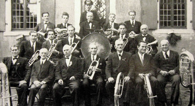 Der Merzhauser Musikverein im Jahr 1951 mit einigen Kameraden aus Au.  | Foto: privat