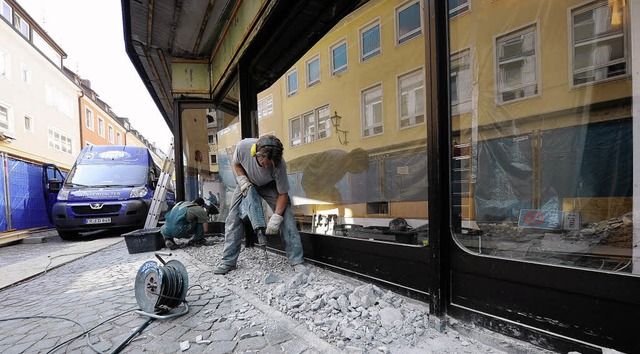 Die Handwerker sind schon zu Gange bei Rombach.   | Foto: Ingo Schneider