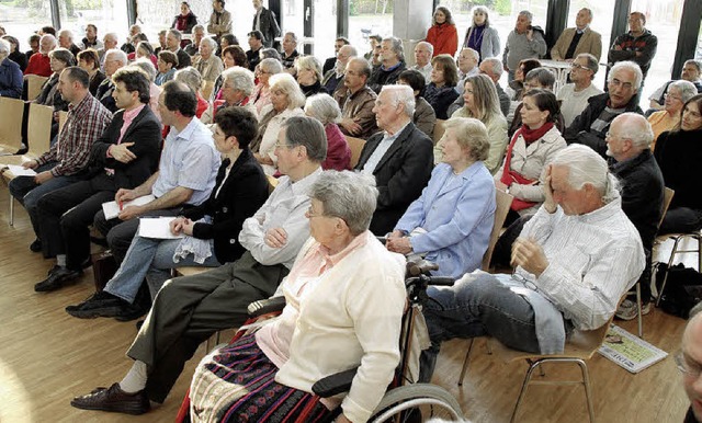 Viele Brgerinnen und Brger interessi...as alte Gefngnis und den Brgerpark.   | Foto: Peter Heck