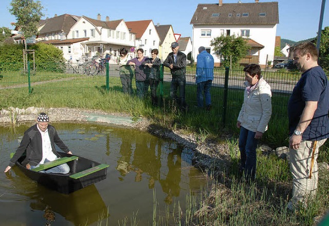 Fred Kublin, Vorsitzender des Knigsch...  Als Paddel benutzte er seine Hnde.   | Foto: Roland Vitt