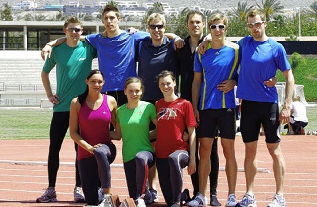 Die Trainingsgruppe (hinten von links)...ntz, Elena Adam, Judith Stadelbacher.   | Foto:  Verein