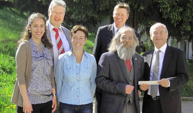 Freude ber die Spende (von rechts):  ...os und Brgermeister Herbert Kiefer.    | Foto: Christa Kulzer