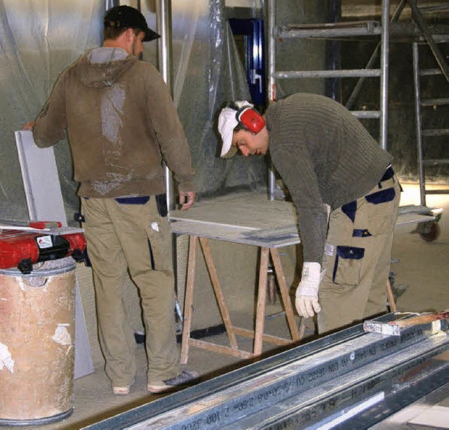 Vllig modernisiert wird derzeit die S...die Installationen (rechts) erneuert.   | Foto: Frank Kiefer