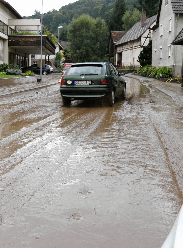 Hochwasser in Mnchweier. Das Rckhaltebecken soll vorbeugend wirken.  | Foto: Archivfoto:BZ
