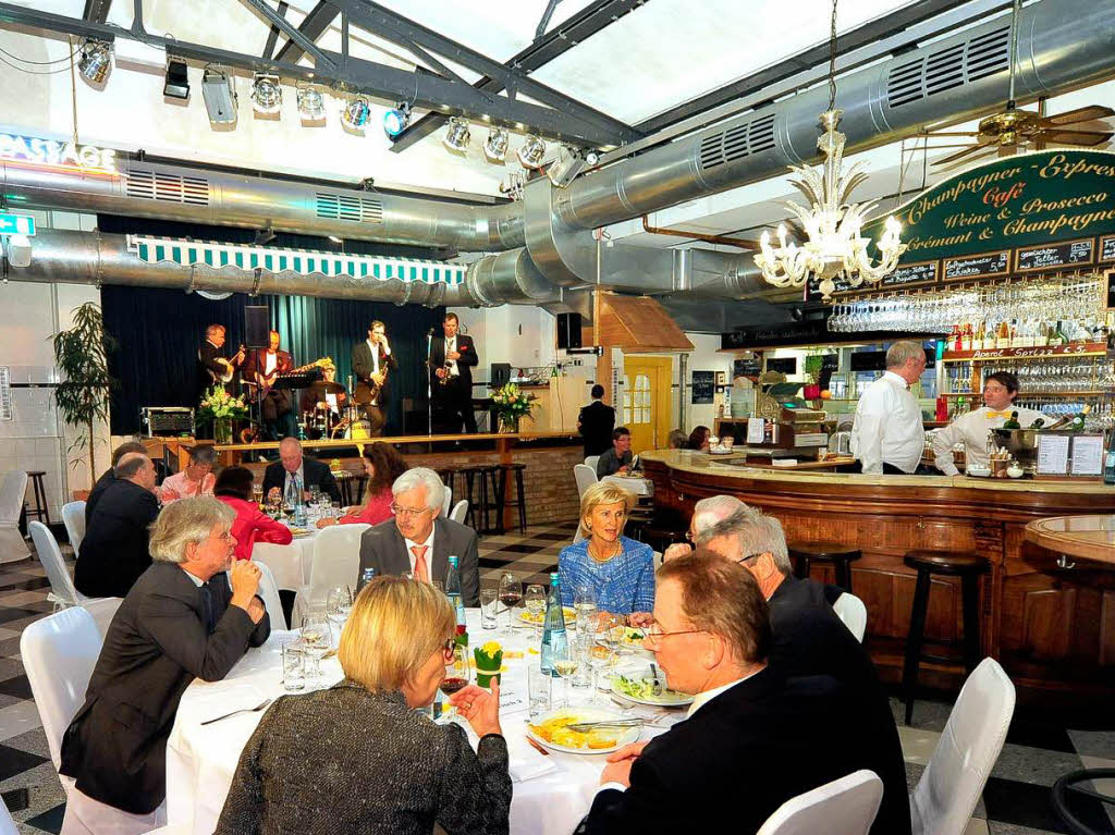 Südwestdeutsche Zeitungsverleger in der Freiburger Markthalle Südwestdeutsche Zeitungsverleger in der Freiburger Markthalle