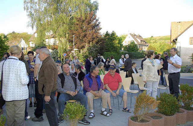 Ausgiebig feierten die Bugginger ihre   sanierte Gartenstrae.   | Foto: Umiger