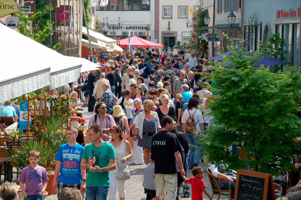 Flohmarkt in der Altstadt: Angenehmes Gedrnge und gute Laune