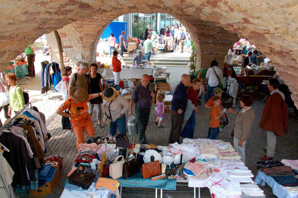 Flohmarkt in der Altstadt: Auch unter dem Stuck’schen Haus war Platz