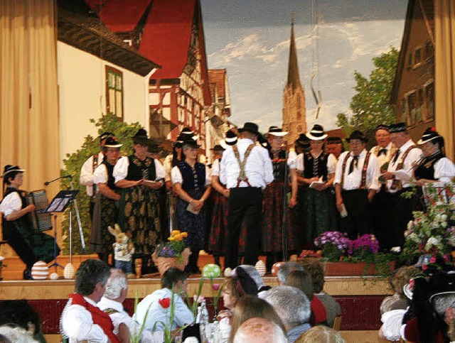 Die Singgruppe des Trachtenverein Zwei...nen Volksliedersingen  in Eichstetten.  | Foto:  Klaus Rupp