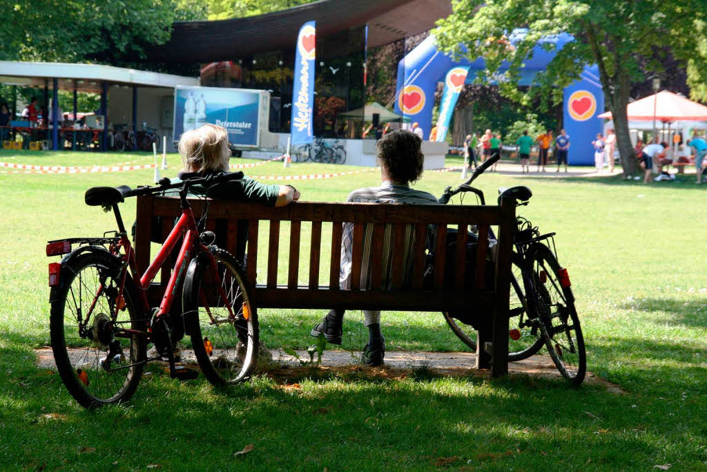 Ein Puschen im Schatten der Kurpark-Bume