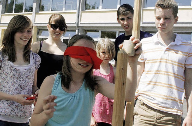 Naaaa? Geschickt genug mit verbundenen Augen?   | Foto: heidi fssel