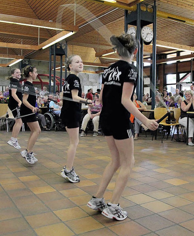 Sportliche Unterhaltung bot die Rope Skipping Gruppe der RSA Alemania Mllheim.  | Foto: Thilo Bergmann