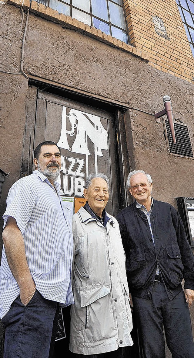 Viele Erinnerungen an 50 Jahre Jazzclu... ber 30 Jahren im Jazzclub aktiv ist.  | Foto: Hahne
