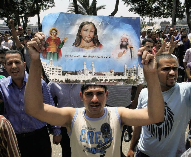 gyptische Christen protestieren in Kairo gegen religise Gewalt.   | Foto: DPA