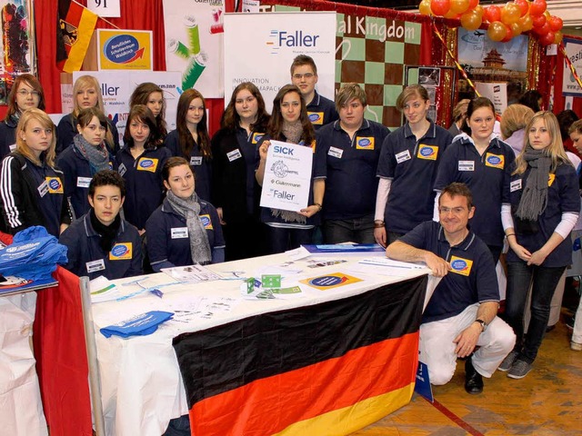 Die Schler des Beruflichen Schulzentr...gramms,  Studiendirektor Volker Schuck  | Foto: Berufsschulzentrum Waldkirch