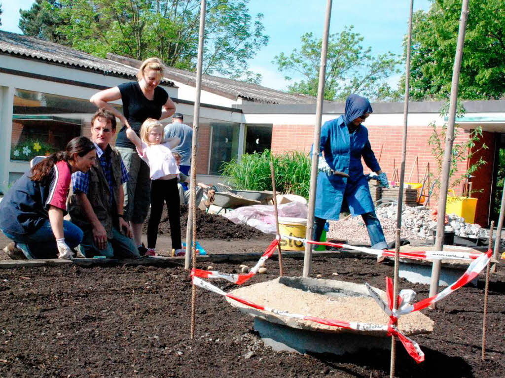 Die Arbeiten am Schulgarten sind in vollem Gange.