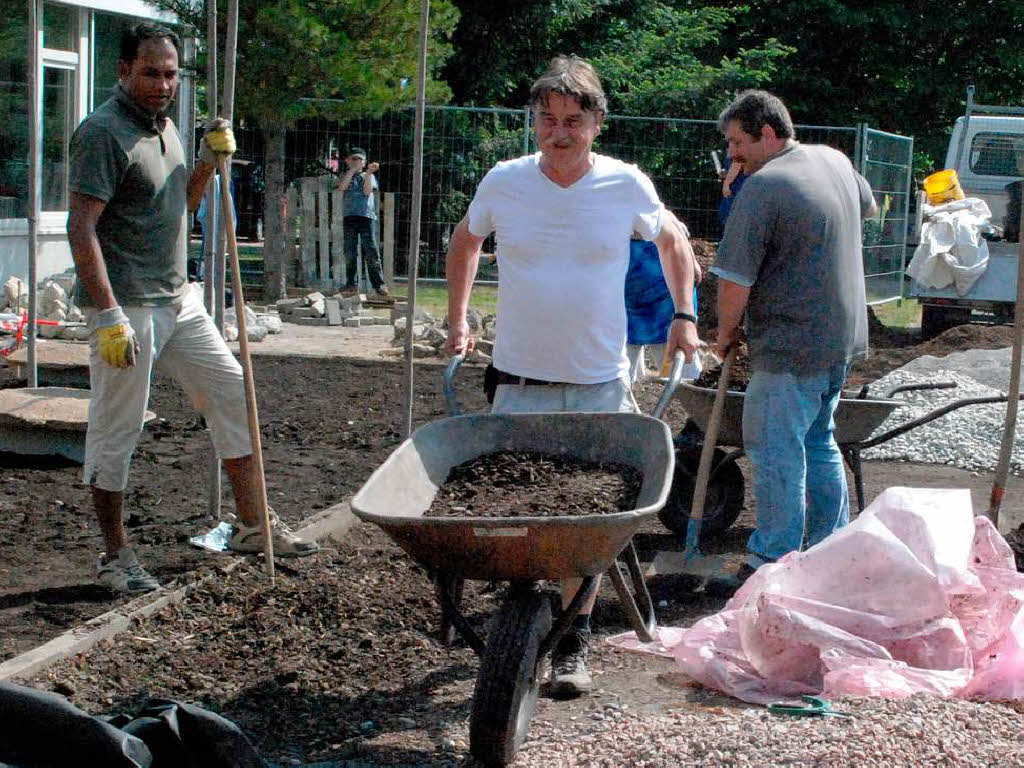 Die Arbeiten am Schulgarten sind in vollem Gange.