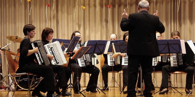 Frhlingsreise: Die Musiker des Handha...5 Jahren im Dienst des Vereins steht.   | Foto: Hans Jrgen Kugler