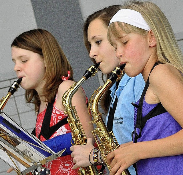 Drei  junge Saxophonistinnen der Stadt...ck, Maribell Grote und  Hannah Amann.   | Foto: Stefan Merkle