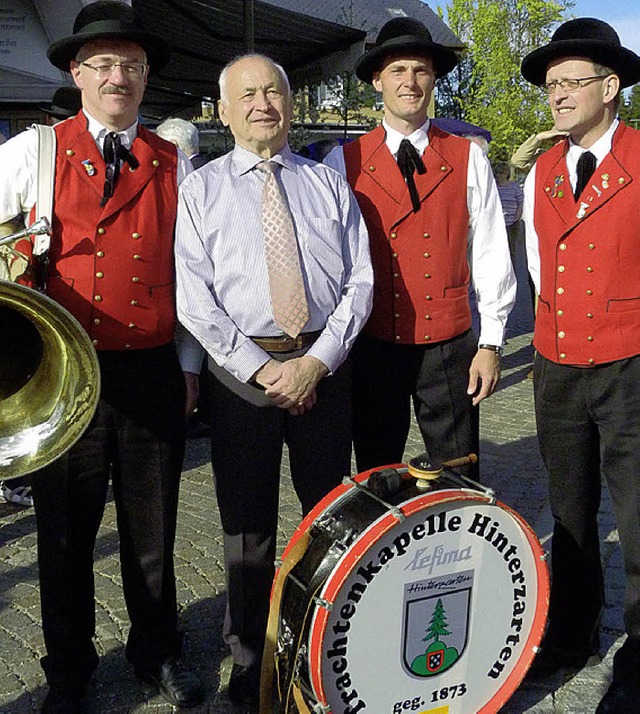 Franz Ganter empfing die Glckwnsche ...Beha, Holger Vlkle und Oskar Faller.   | Foto: DIETER MAURER