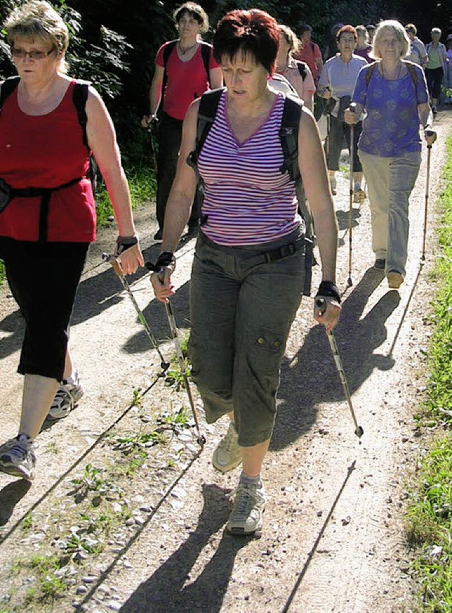 Nordic Walking, um gesund zu bleiben, ... von Juni an im Treffpunkt Gambrinus.   | Foto: Archiv: Claudia Gempp