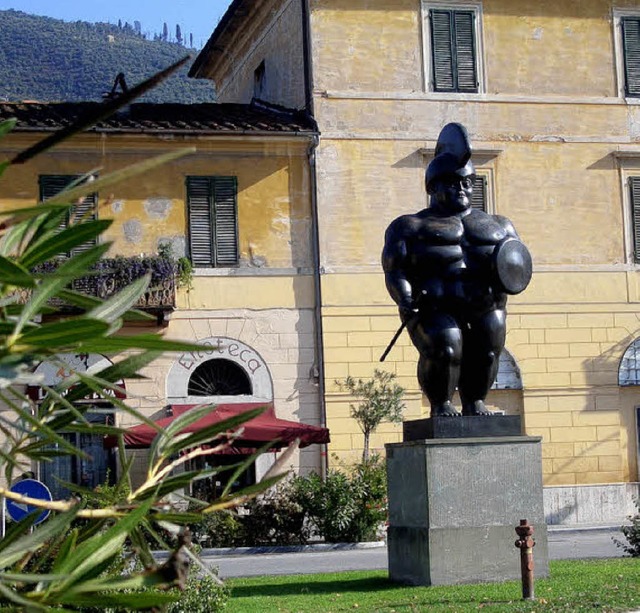 Krieger-Figur von Botero in Pietrasanta   | Foto: Archiv BZ