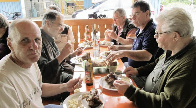 Ein Hock beschloss das erfolglose Anfischen.   | Foto: Albert Greiner