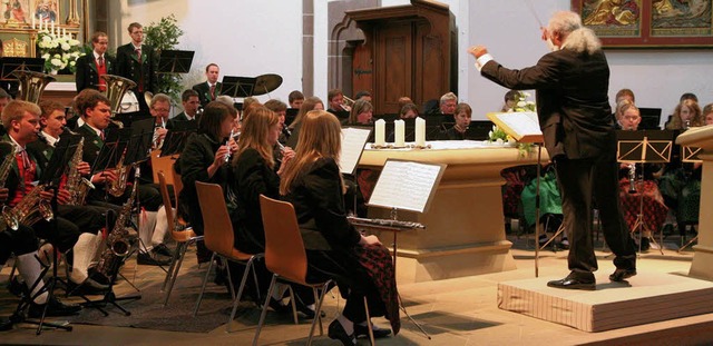 Die Stadtmusik Schnau unter Leitung v...&#8222;Mnster des Wiesentals&#8220;.   | Foto: Hans-Jrgen Hege