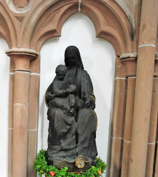 Marienstatue mit Kind in den Sandstein-Arkaden der Klostekirche Tennenbach.  | Foto: Hans-E. Meidhof