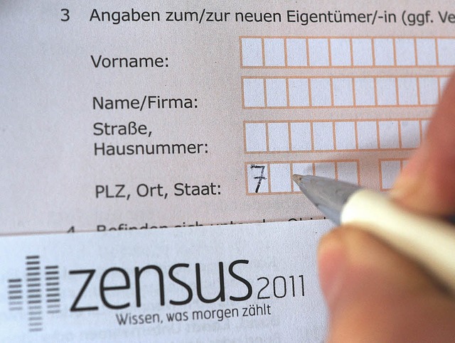 Adressfelder mgen bei der Zensus-Umfr...&#8211; nicht nur fr ltere Menschen.  | Foto: dpa