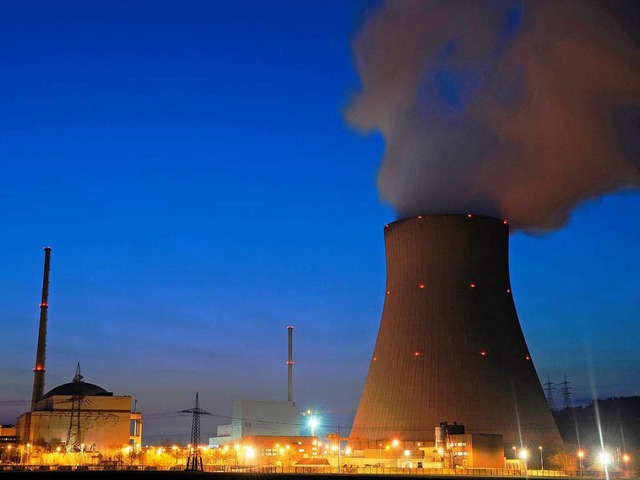 Wie lange wird bei den Kernkraftwerke Isar 1 und 2 noch Dampf aufsteigen?  | Foto: dpa
