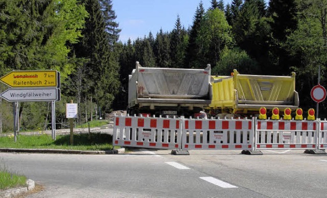 Da kommt wirklich niemand durch: Fr d...ltglashtten und Schluchsee gesperrt.   | Foto: Tina Httich