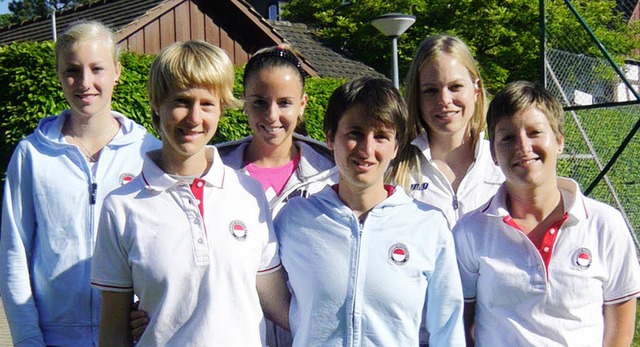 Das Oberliga-Frauenteam des Freiburger...ier, Lena Baensch und Franziska Saar.   | Foto: Privat