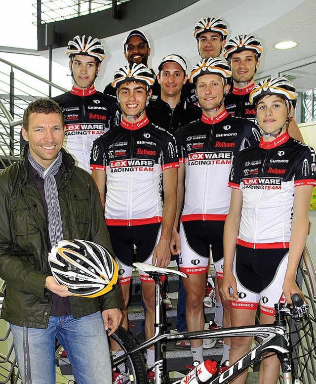 Das Lexware Racing Team und Thomas Len...mbH, prsentieren den neuen Teamhelm.   | Foto: BZ