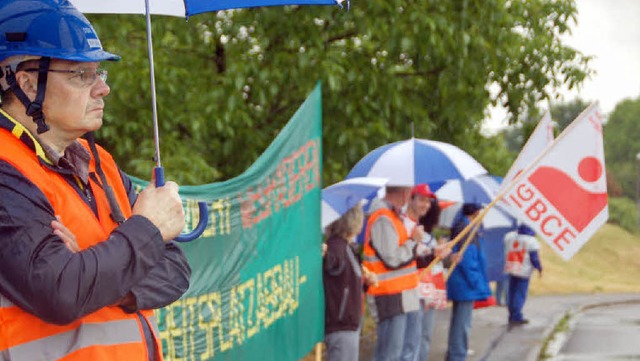 Nasse Mittagspause beim Warten auf die...och in ihrer Frhstckspause Spalier.   | Foto: Ralf H. Dorweiler