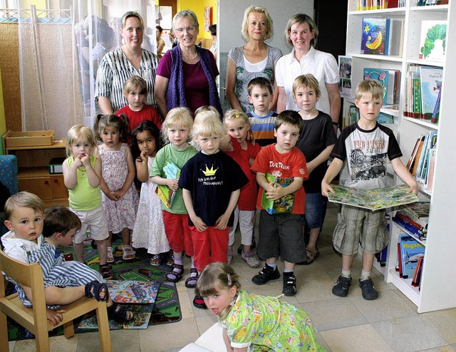 Prachtstck: Die neue Kinderbcherei i... die Kinder freuen sich auf Vorleser.   | Foto: Heiner  Fabry