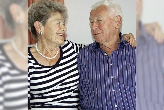 Ein glückliches Ehepaar blickt auf 50 Jahre