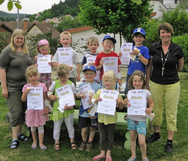 Viel Spa bei &#8222;Kindern helfen Ki...ng, Melinda Koblbauer und Jana Eisele.  | Foto: Dietmar Noeske