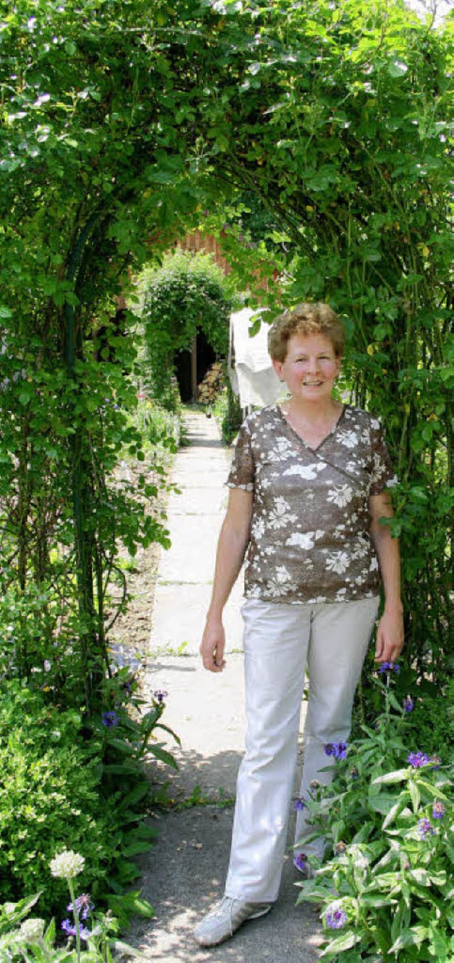 Wie diese stolze Gartenbesitzerin ffn...uer ihre Gartentr fr Interessierte.   | Foto: archiv: bry