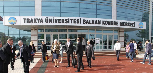 Die Lrracher Delegation vor der Universitt von Edirne   | Foto: BZ